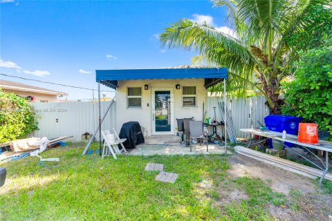 House in Miami, Florida 2 bedrooms, 79.62 sq.m. № 1423950 - photo 1