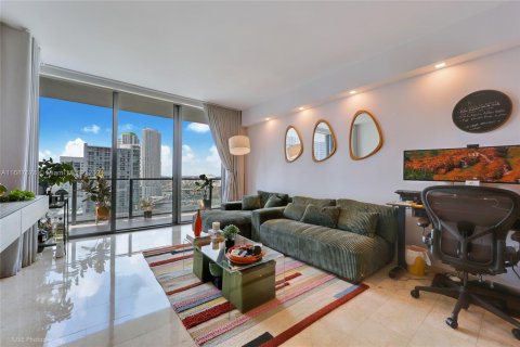 Condominio en venta en Miami, Florida, 1 dormitorio, 75.25 m2 № 1428524 - foto 2