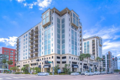 Condominio en venta en Tampa, Florida, 2 dormitorios, 147.71 m2 № 1087326 - foto 1