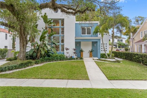 Casa en venta en Tampa, Florida, 4 dormitorios, 257.53 m2 № 1087289 - foto 1