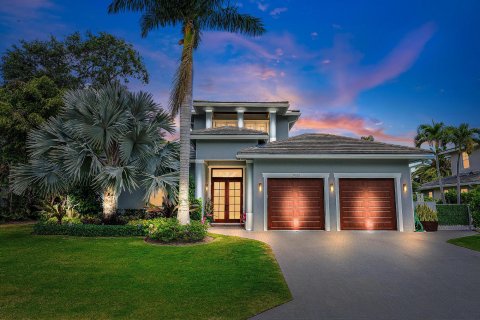 House in North Palm Beach, Florida 5 bedrooms, 304.63 sq.m. № 1128070 - photo 1