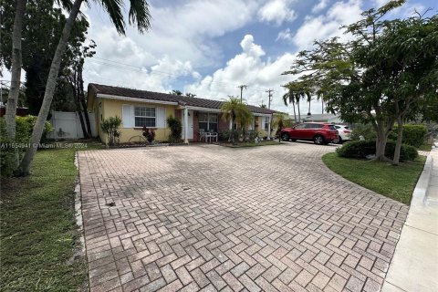 Villa ou maison à vendre à Fort Lauderdale, Floride: 4 chambres, 179.58 m2 № 1352185 - photo 1