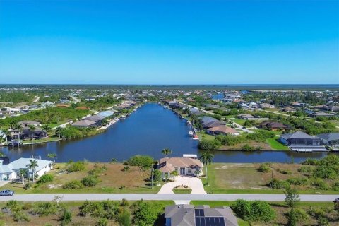 House in Port Charlotte, Florida 4 bedrooms, 223.71 sq.m. № 1111475 - photo 3