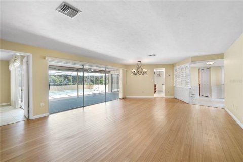 Villa ou maison à vendre à Port Charlotte, Floride: 4 chambres, 215.16 m2 № 1342271 - photo 5