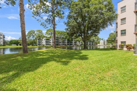 Condo in Saint Petersburg, Florida, 2 bedrooms  № 1372144 - photo 18