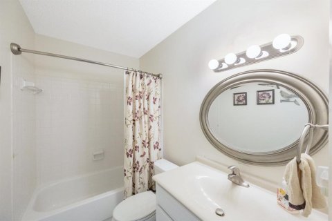 Condo in Saint Petersburg, Florida, 2 bedrooms  № 1372144 - photo 15