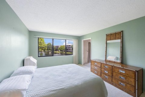 Condo in Saint Petersburg, Florida, 2 bedrooms  № 1372144 - photo 11