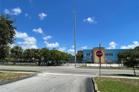 Copropriété à louer à Hollywood, Floride: 2 chambres, 106.84 m2 № 1348906 - photo 5