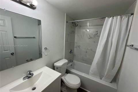 Apartamento en alquiler en Oakland Park, Florida, 2 dormitorios № 1348853 - foto 11