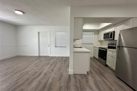 Apartamento en alquiler en Oakland Park, Florida, 2 dormitorios № 1348853 - foto 2