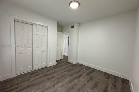 Apartamento en alquiler en Oakland Park, Florida, 2 dormitorios № 1348853 - foto 18