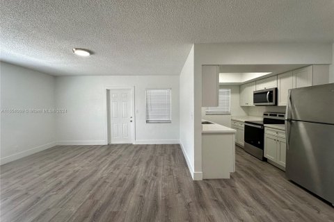 Apartamento en alquiler en Oakland Park, Florida, 2 dormitorios № 1348853 - foto 1