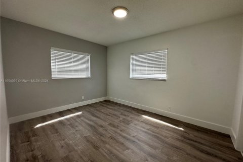 Apartamento en alquiler en Oakland Park, Florida, 2 dormitorios № 1348853 - foto 13