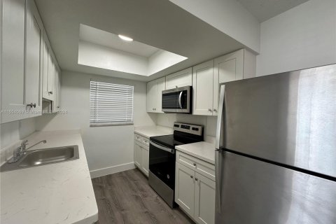 Apartamento en alquiler en Oakland Park, Florida, 2 dormitorios № 1348853 - foto 5