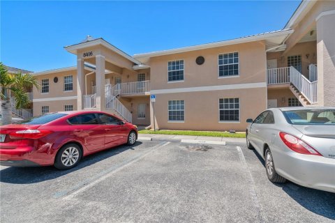 Condo in Fort Myers, Florida, 2 bedrooms  № 1126505 - photo 4