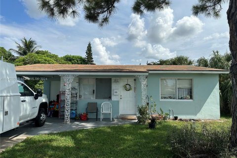 House in Boynton Beach, Florida 3 bedrooms, 124.67 sq.m. № 1328318 - photo 1