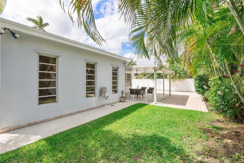House in Hollywood, Florida 3 bedrooms, 201.6 sq.m. № 1128075 - photo 2