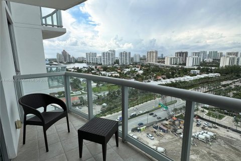 Condominio en venta en Sunny Isles Beach, Florida, 1 dormitorio, 63.92 m2 № 1360293 - foto 18