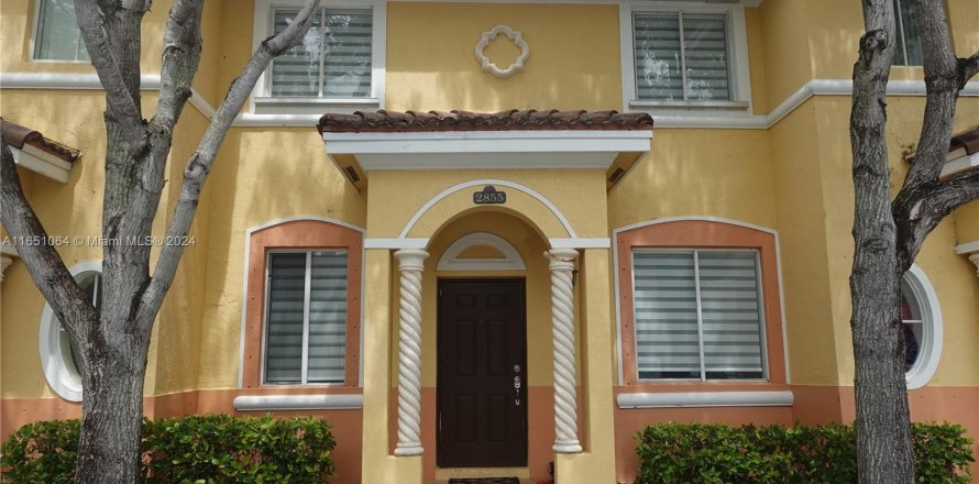 Townhouse in Homestead, Florida 3 bedrooms, 120.96 sq.m. № 1345833