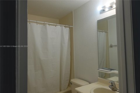 Townhouse in Homestead, Florida 3 bedrooms, 120.96 sq.m. № 1345833 - photo 20