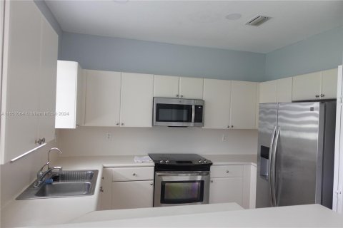 Townhouse in Homestead, Florida 3 bedrooms, 120.96 sq.m. № 1345833 - photo 5