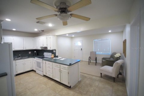 House in Tampa, Florida 4 bedrooms, 128.95 sq.m. № 1373718 - photo 4