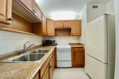 Condominio en venta en Dania Beach, Florida, 1 dormitorio, 40.88 m2 № 925170 - foto 2