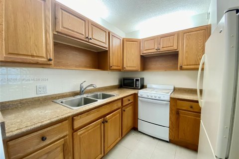 Condominio en venta en Dania Beach, Florida, 1 dormitorio, 40.88 m2 № 925170 - foto 1
