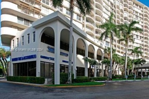 Condominio en venta en Hollywood, Florida, 2 dormitorios, 117.99 m2 № 925167 - foto 1