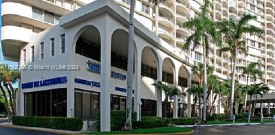 Condominio en Hollywood, Florida, 2 dormitorios  № 925167