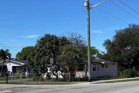 Villa ou maison à vendre à West Park, Floride: 3 chambres, 119.47 m2 № 974474 - photo 2