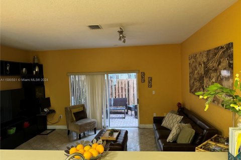 Townhouse in Doral, Florida 3 bedrooms, 147.62 sq.m. № 1181312 - photo 28