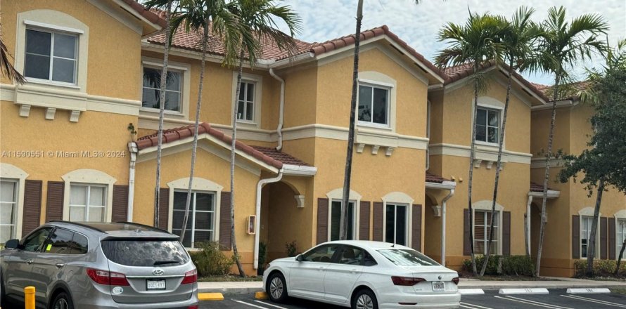 Townhouse in Doral, Florida 3 bedrooms, 147.62 sq.m. № 1181312