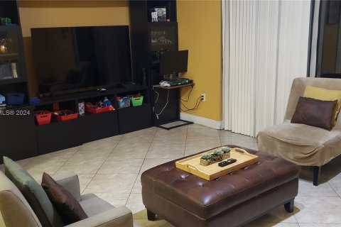 Townhouse in Doral, Florida 3 bedrooms, 147.62 sq.m. № 1181312 - photo 3