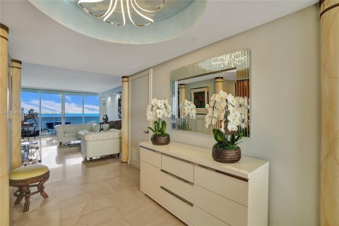 Condo in Sunny Isles Beach, Florida, 3 bedrooms  № 1209009 - photo 11