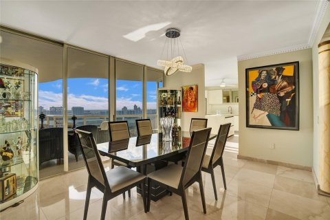 Condo in Sunny Isles Beach, Florida, 3 bedrooms  № 1209009 - photo 13