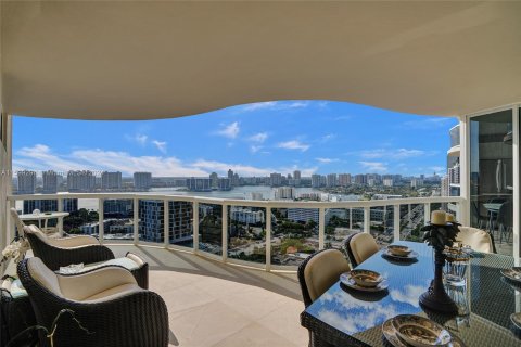 Condo in Sunny Isles Beach, Florida, 3 bedrooms  № 1209009 - photo 17