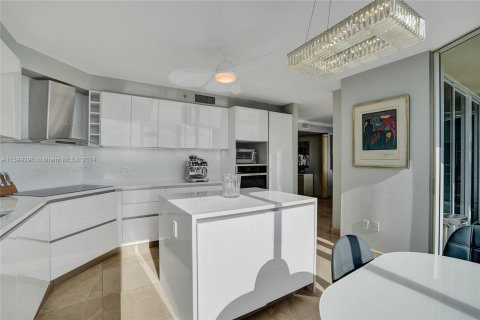 Condo in Sunny Isles Beach, Florida, 3 bedrooms  № 1209009 - photo 14