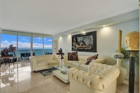 Condo in Sunny Isles Beach, Florida, 3 bedrooms  № 1209009 - photo 10