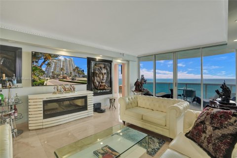 Condo in Sunny Isles Beach, Florida, 3 bedrooms  № 1209009 - photo 9