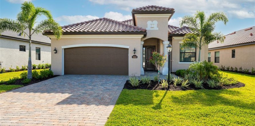 Villa ou maison à LAKEWOOD NATIONAL à Lakewood Ranch, Floride 4 chambres, 208.75 m2 № 216550