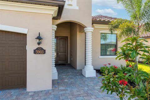 Villa ou maison à louer à Lakewood Ranch, Floride: 4 chambres, 208.75 m2 № 216550 - photo 3