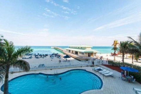 Condo in Sunny Isles Beach, Florida, 2 bedrooms  № 29200 - photo 13