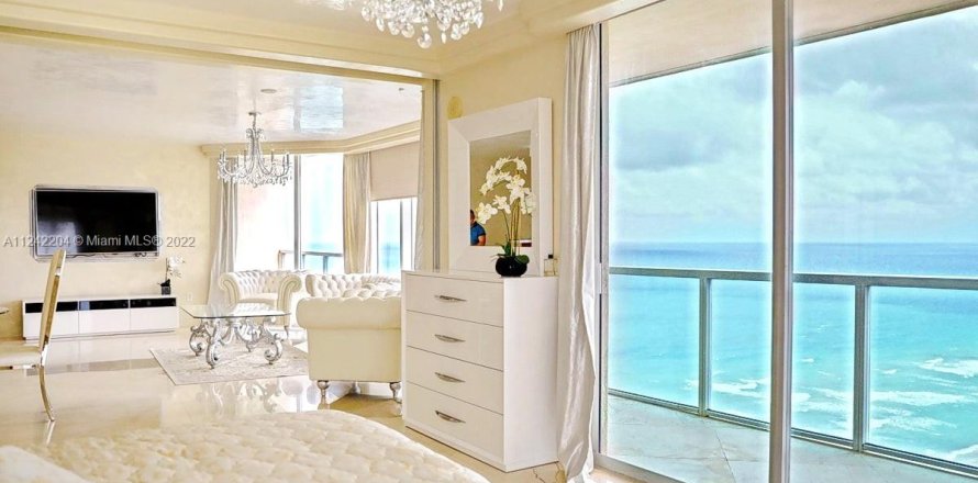 Condominio en Sunny Isles Beach, Florida, 2 dormitorios  № 29200