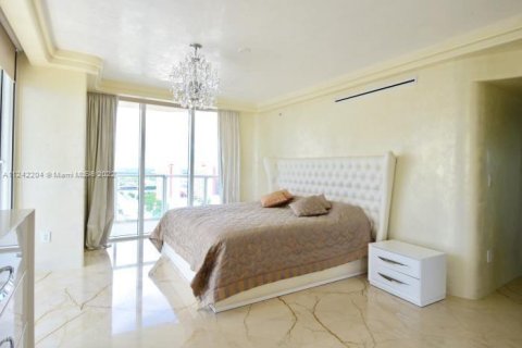 Condo in Sunny Isles Beach, Florida, 2 bedrooms  № 29200 - photo 2