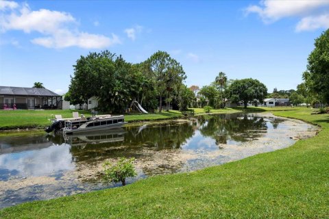 House in Royal Palm Beach, Florida 3 bedrooms, 120.59 sq.m. № 1168750 - photo 1