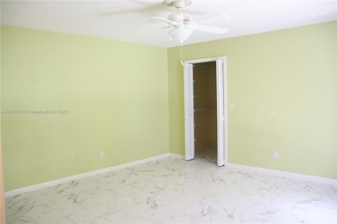 Condo in Stuart, Florida, 2 bedrooms  № 880841 - photo 2