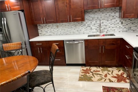 Townhouse in Lauderhill, Florida 3 bedrooms, 143.07 sq.m. № 1346019 - photo 7