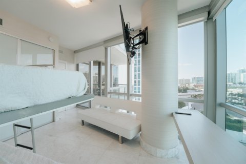 Condo in Sunny Isles Beach, Florida, 3 bedrooms  № 1120181 - photo 8