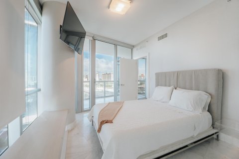 Condo in Sunny Isles Beach, Florida, 3 bedrooms  № 1120181 - photo 10